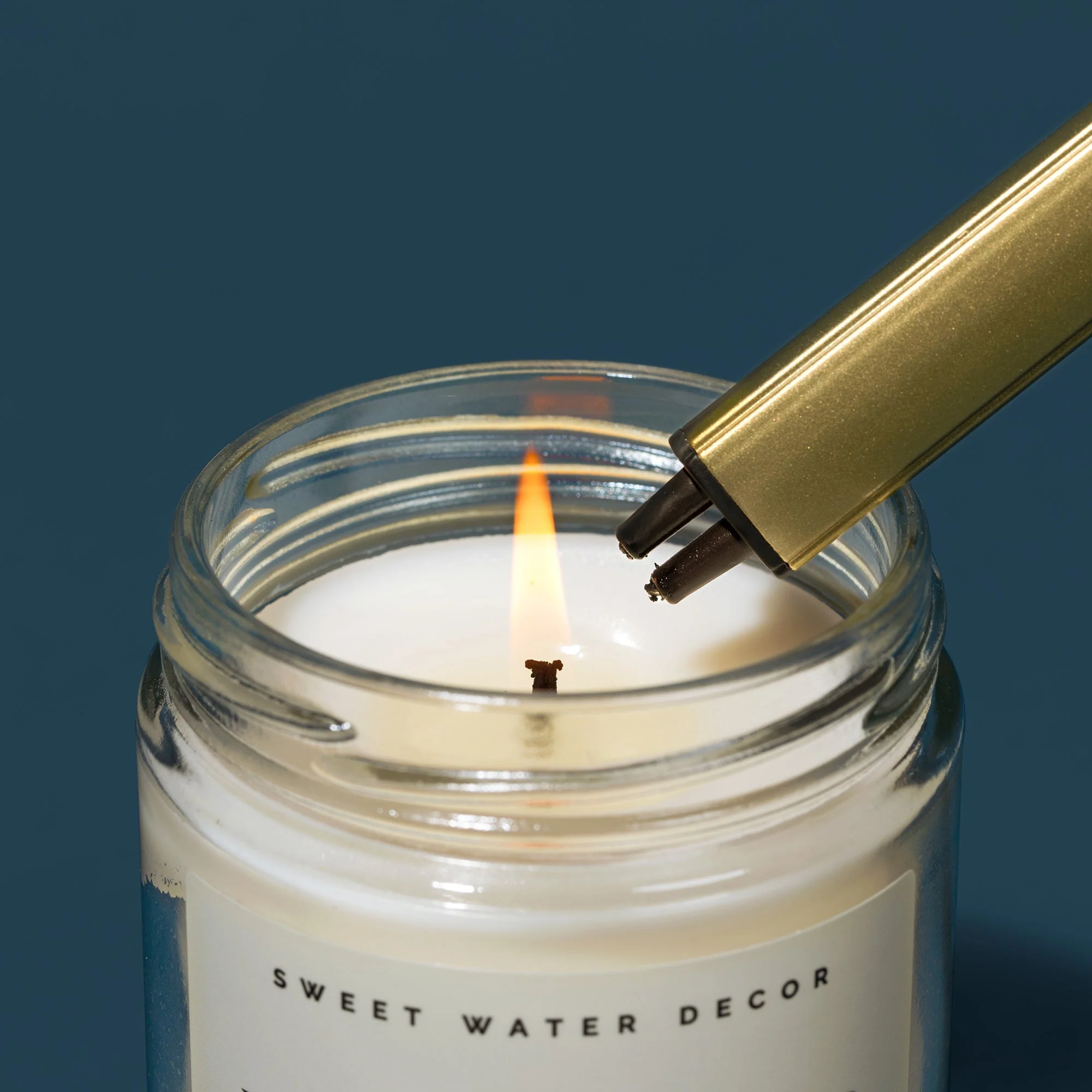 Gold Electric Lighter - Image 3